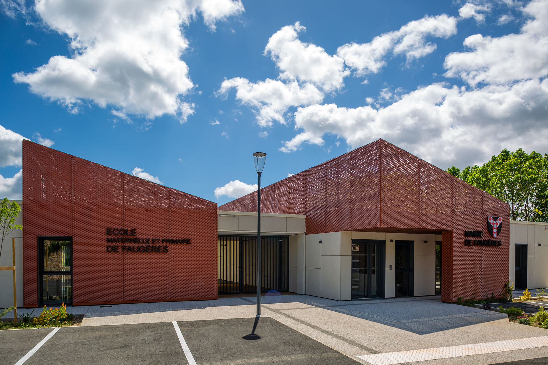 FANTASŸ DØGMA - Architectures - Lhenry Architecture - Mairie & Ecole de Faugères